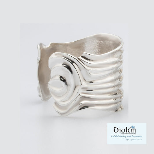 Bracelet - Sculpted "Shell" in Sterling Silver. - DiolunDesigns