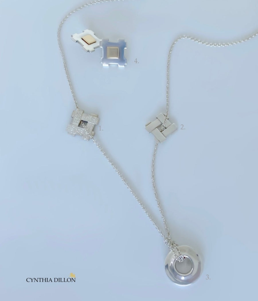 The Minimalist Jewelry Corner