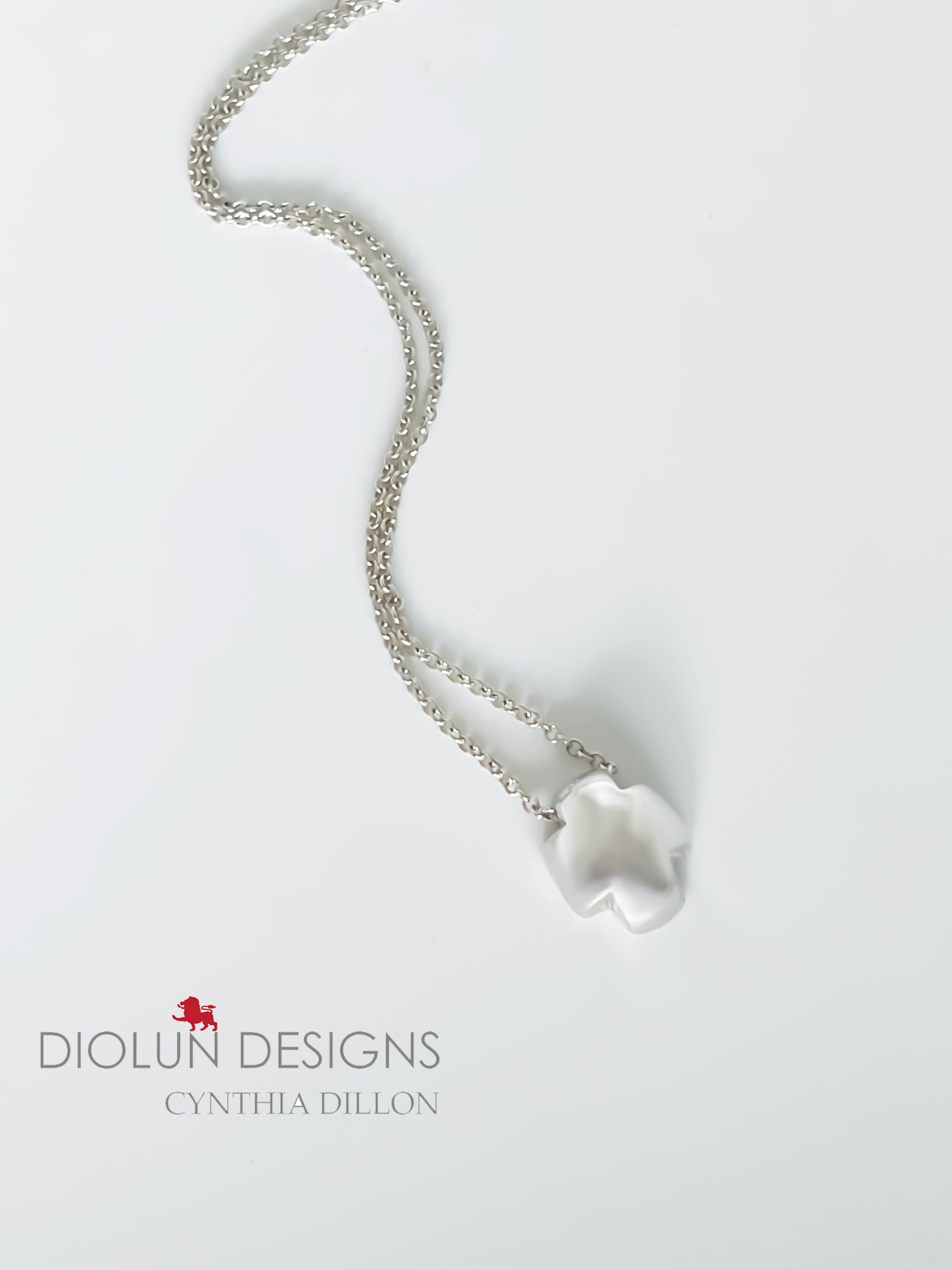 Pendant - Sculpted "Round Cross" (Sm.) in S/S w. 16" Chain