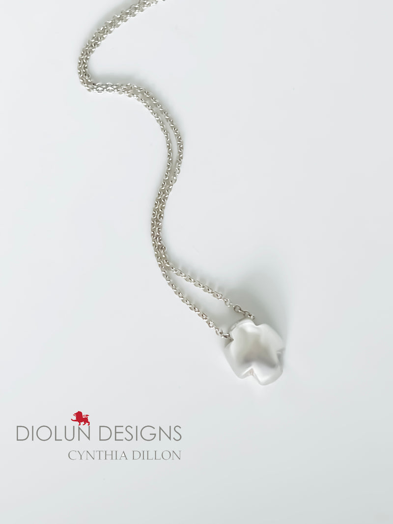 Pendant - Sculpted "Round Cross" (Sm.) in S/S w. 16" Chain