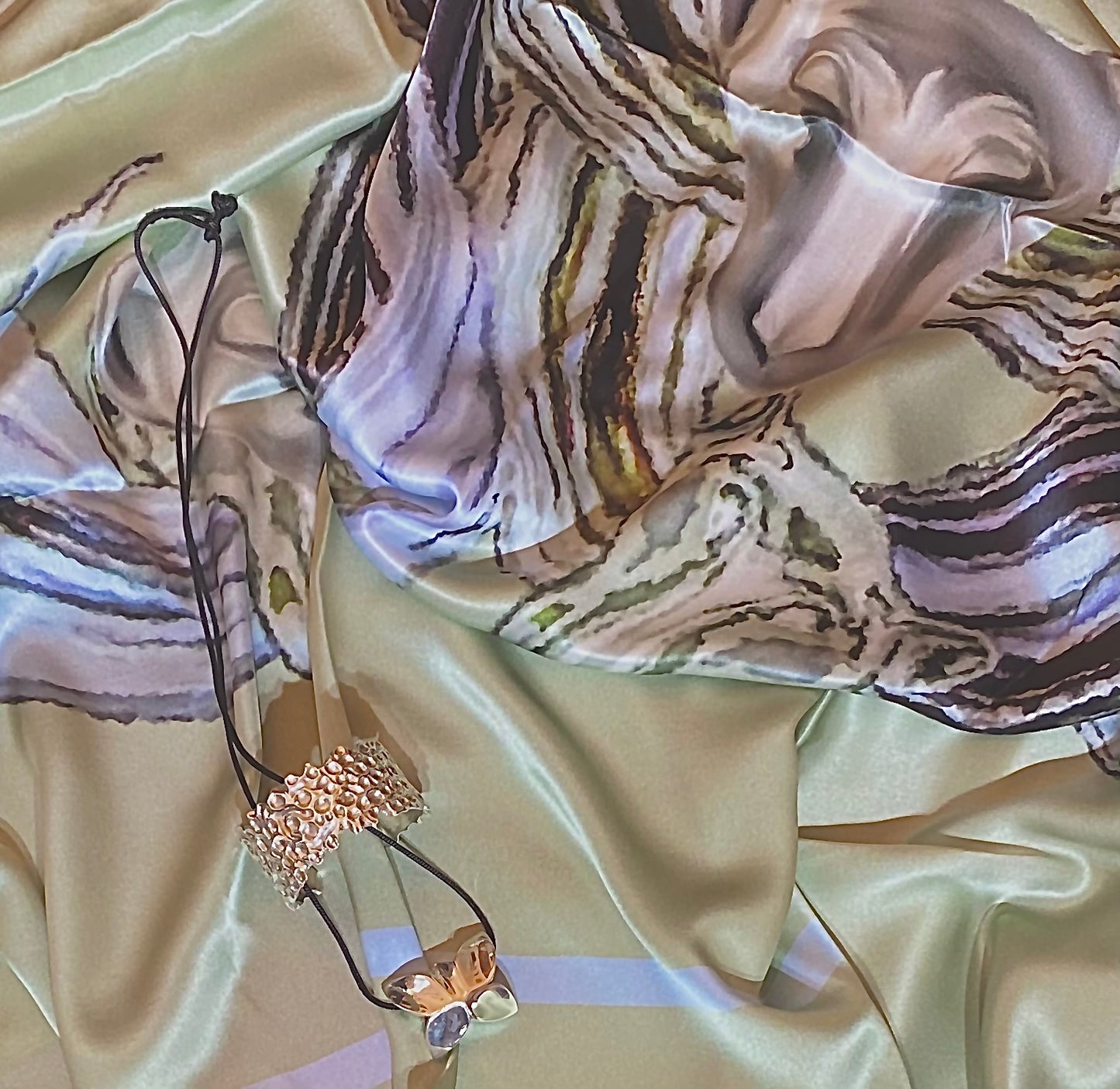 Shawl - "3 Tiger Ring" in Silk - DiolunDesigns