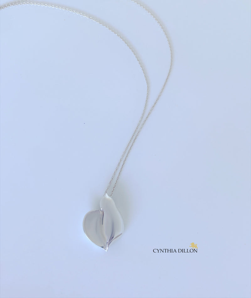 Pendant - Sculpted "Dove" in S/S w. 16" Chain