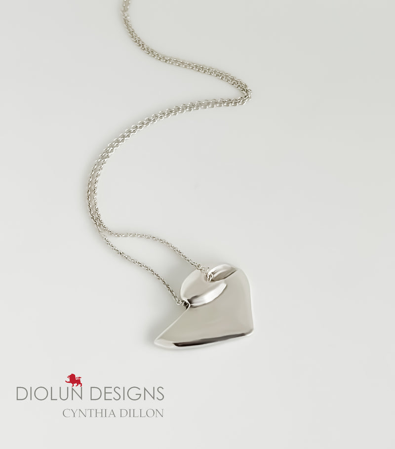 Pendant - Sculpted "Granada's Heart" in S/S  w. 16" Chain.