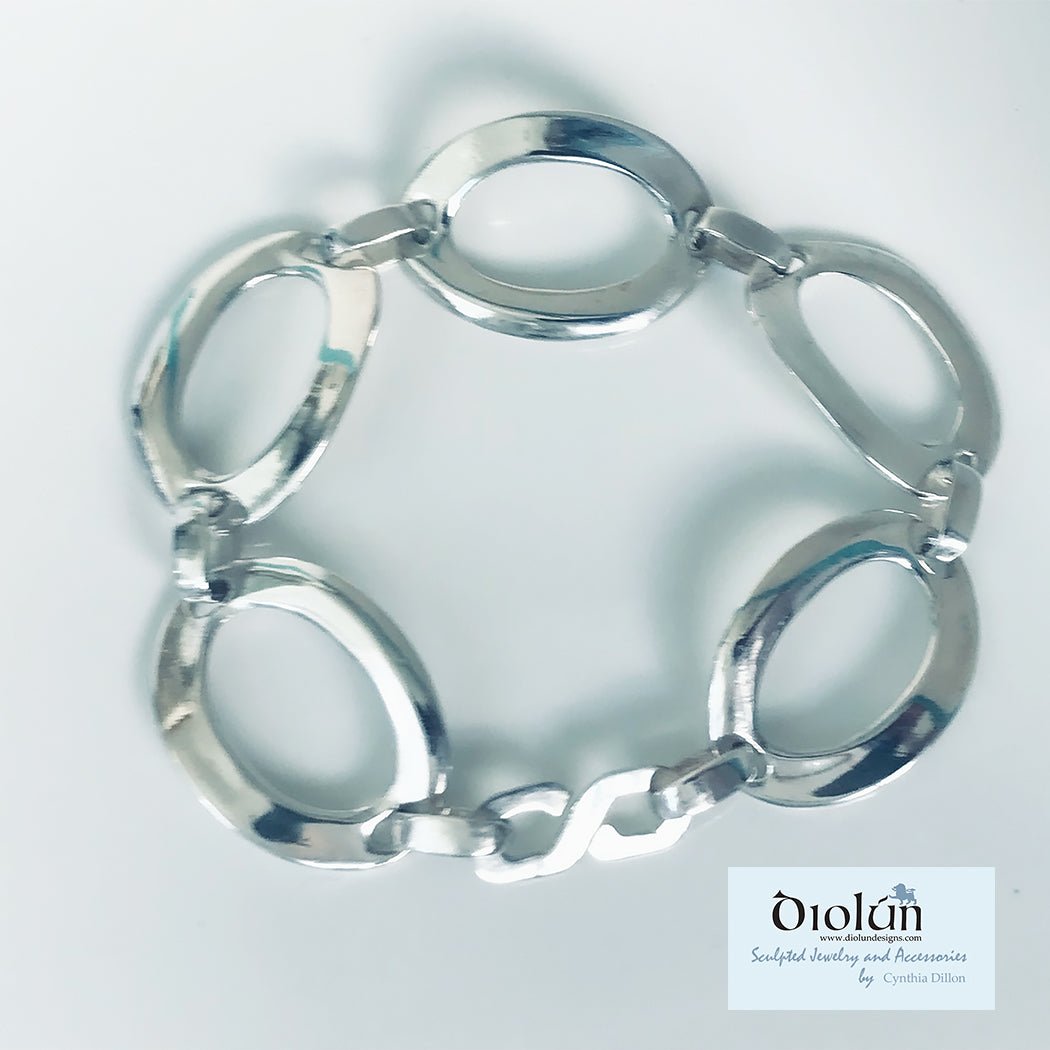 Bracelet - Sculpted "Oval" Link in Sterling Silver. - DiolunDesigns