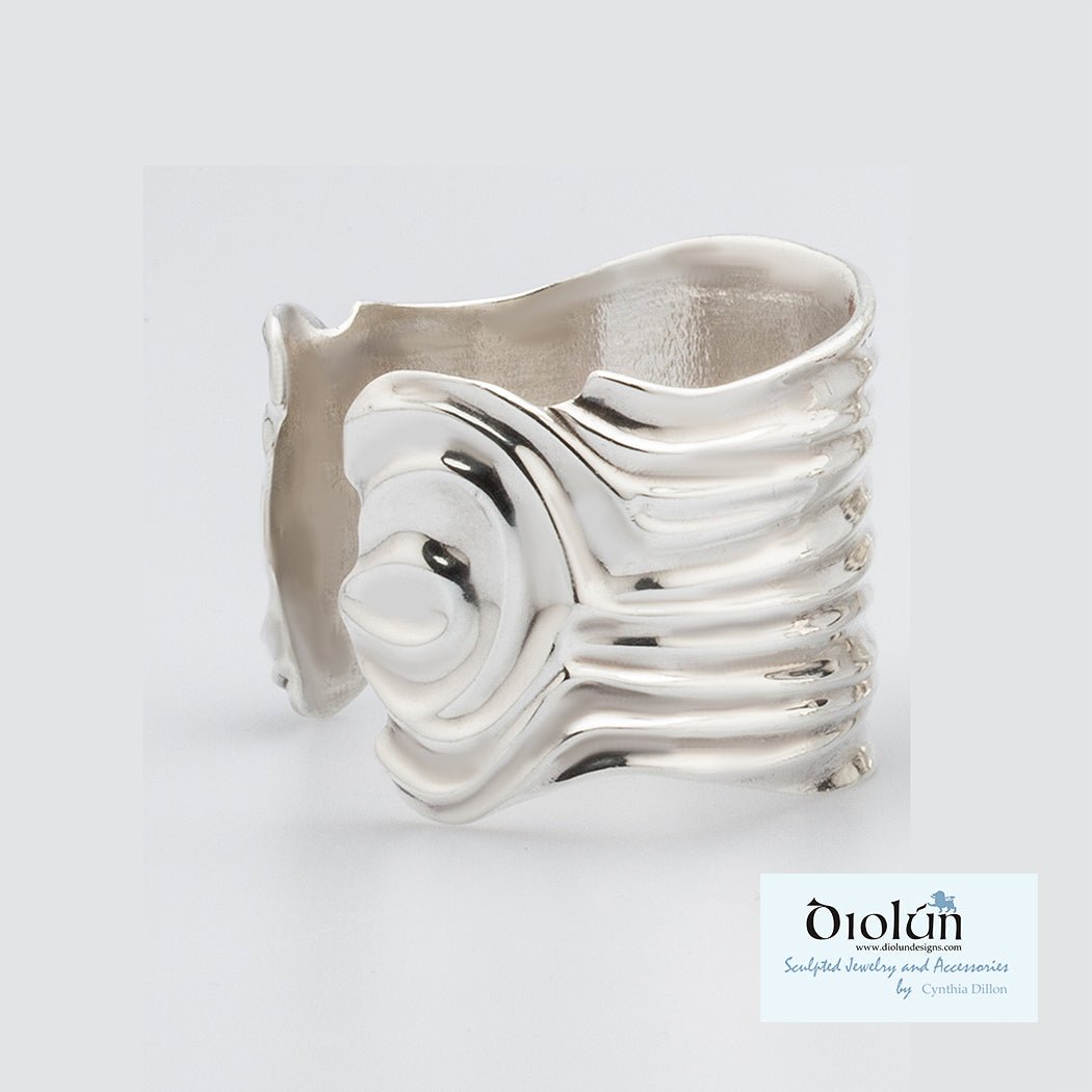 Bracelet - Sculpted "Shell" in Sterling Silver. - DiolunDesigns