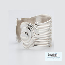 Bracelet - Sculpted "Shell" in Sterling Silver. - DiolunDesigns