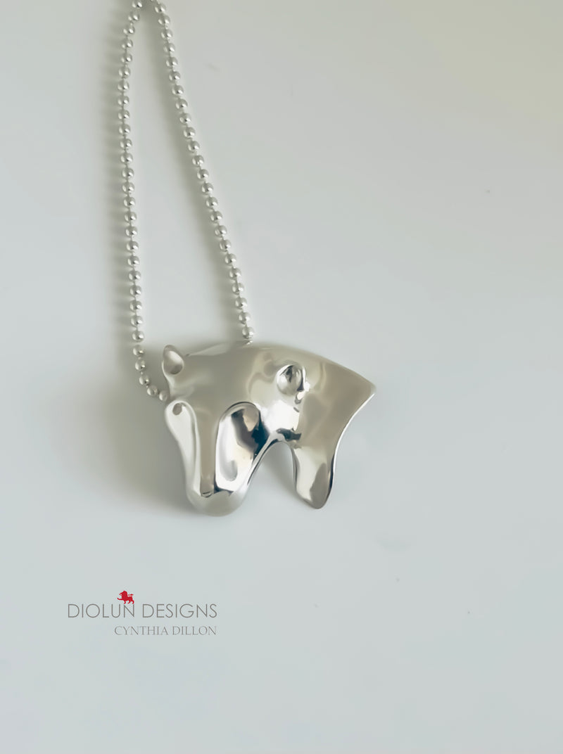 Pendant - Sculpted "Lioness" in S/S w. 16" Chain