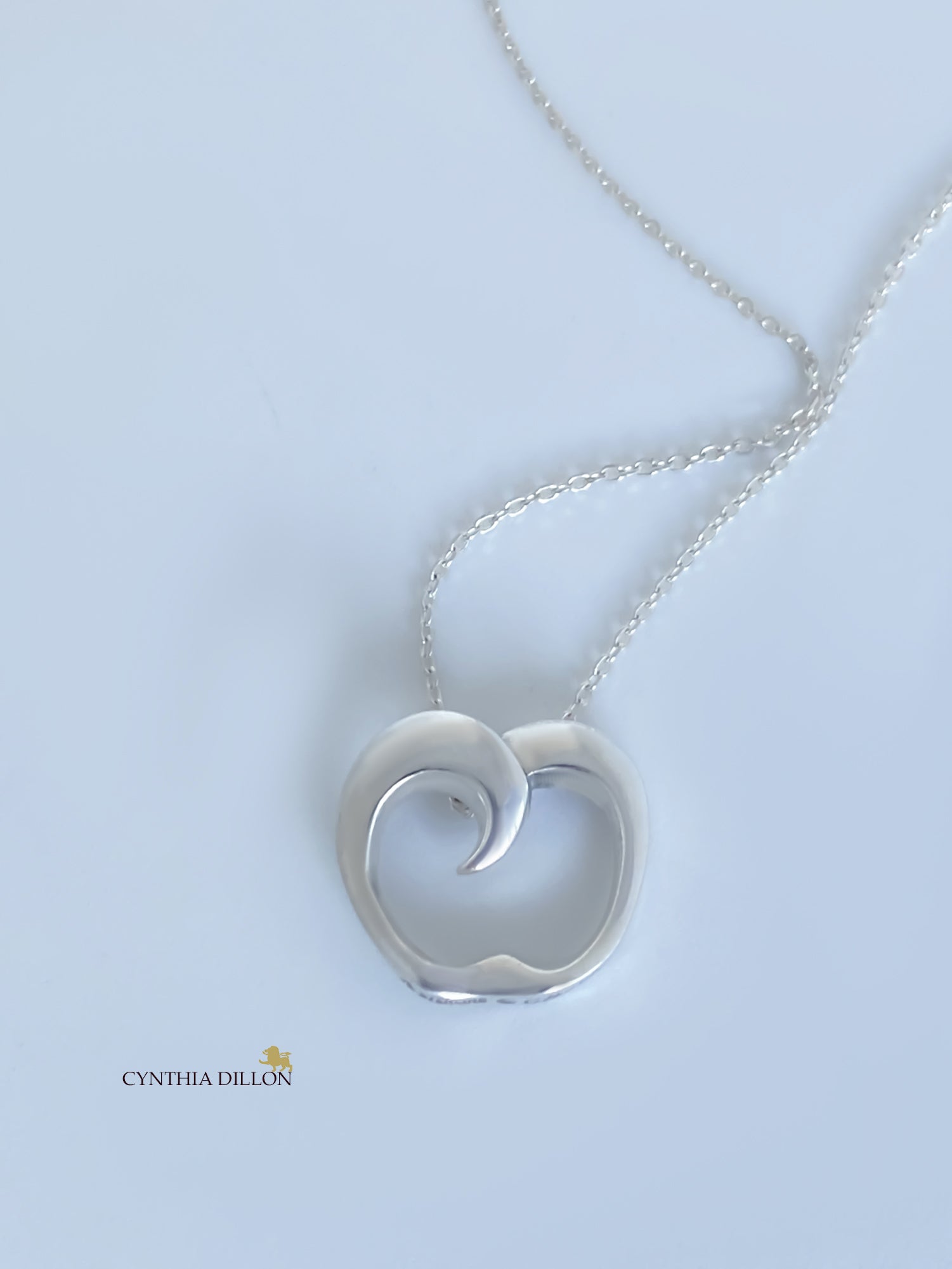 Pendant - Sculpted "Apple" in S/S w. 16" Chain