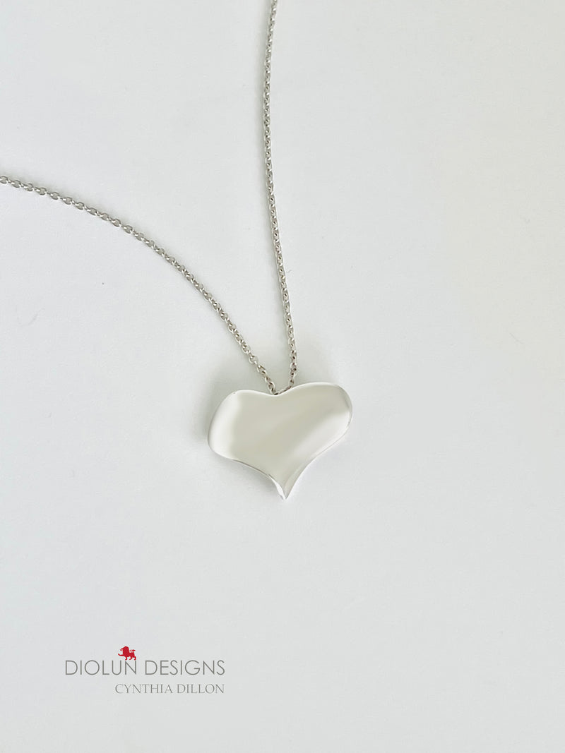 Pendant - Sculpted "Bent Heart" in S/S w. 16" Chain.