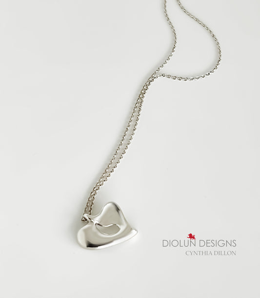 Pendant - Sculpted "Closed Heart w. Tear" in S/S w. 16" Chain. (Lge)